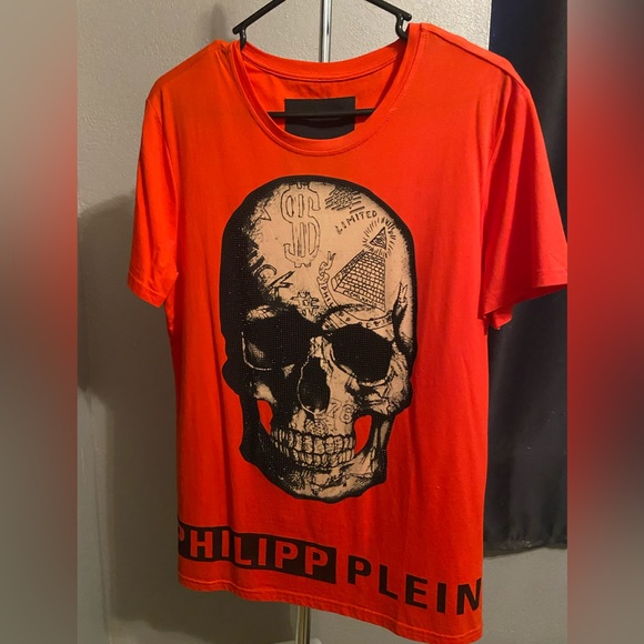 Wore once can fit  medium or large